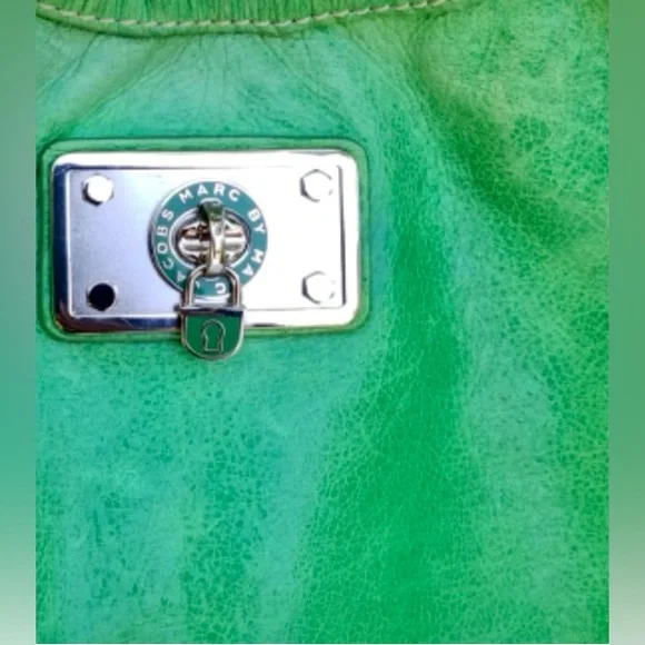 MARC BY MARC JACOBS
Kelly Green Hobo Purse - Picture 6 of 7